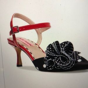 betsey johnson neena pump